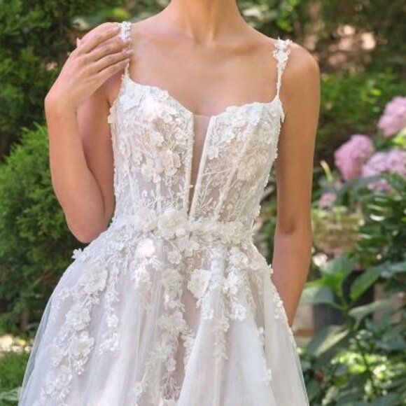 New long wedding dress.Off white/nude bridal gown - Picture 2 of 6